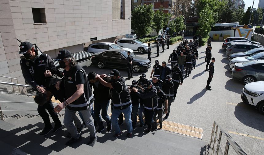 Eskişehir merkezli FETÖ operasyonunda 23 şüpheli yakalandı