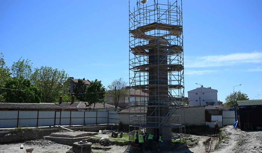 Edirne'de günümüze sadece minaresinin yarısı ulaşan Şeyh Şüceaddin Camisi'nin restorasyonu sürüyor