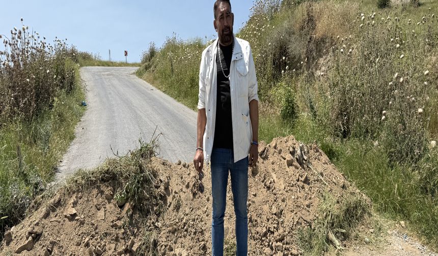 İzmir'de bir kişi arazisinden izinsiz geçirildiğini iddia ettiği yolu trafiğe kapattı