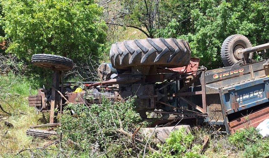 İzmir'de devrilen traktörün altında kalan sürücü yaşamını yitirdi
