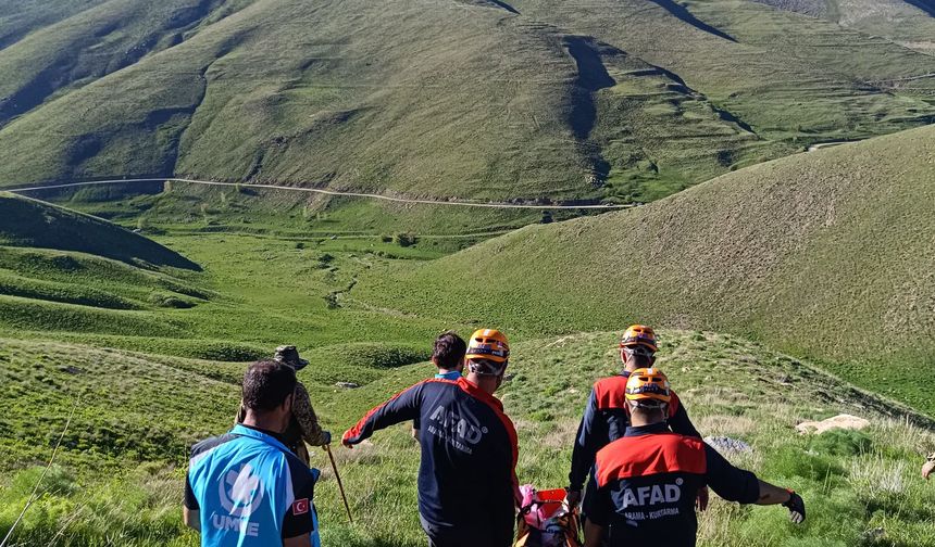 Ekipler, kayalık alanda mahsur kalan kişi için seferber oldu