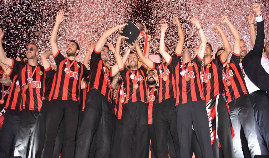 Eskişehirspor'un şampiyonluğu kutlandı
