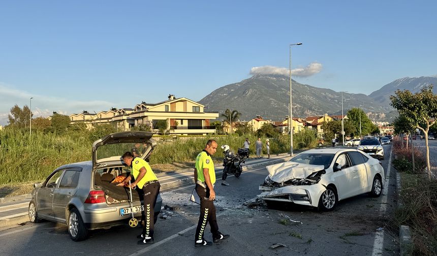 Fethiye'de otomobiller çarpıştı, 1 kişi öldü, 3 kişi yaralandı