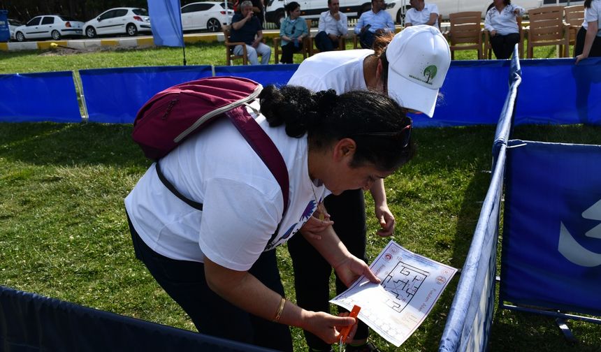 Bilecik'te aileler oryantiring parkurunda yarıştı