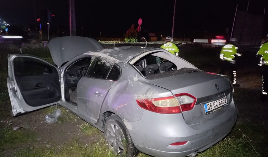 Manisa'da devrilen otomobilin sürücüsü ağır yaralandı