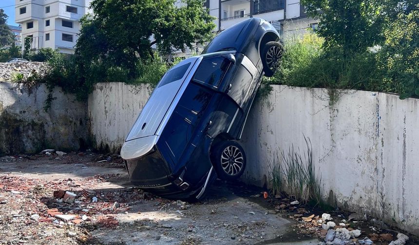 Samsun'da istinat duvarından düşen cipteki 2 kişi yaralandı