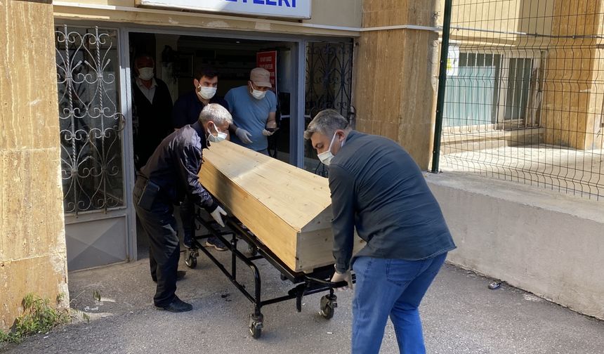 Sivas'ta KKKA hastalığı şüphesiyle tedavi gören kişi hayatını kaybetti