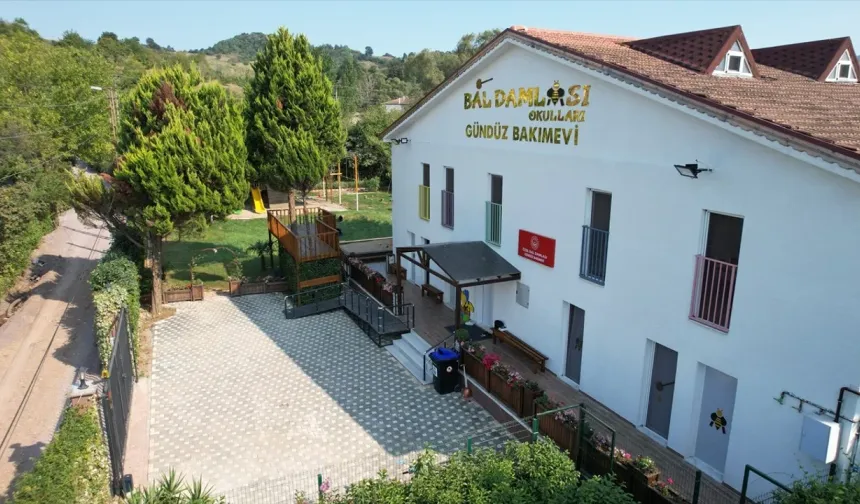 Doğasever çift, kesmeye kıyamadığı ağaçları kreş projesine dahil etti