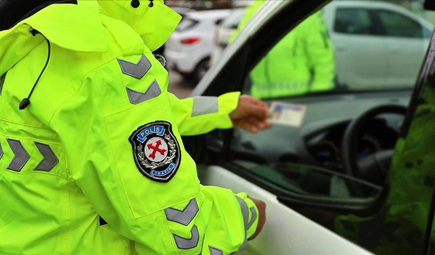 Erzurum'da kazaya karışıp kaçan alkollü sürücünün ehliyetine 35 yıl el konuldu