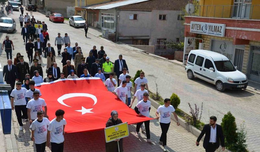Tercan’da Gençlik Yürüyüşü düzenlendi