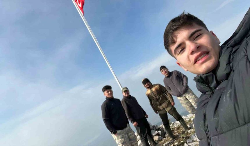 Soma’nın zirvesinde Türk bayrağını dalgalandırdılar