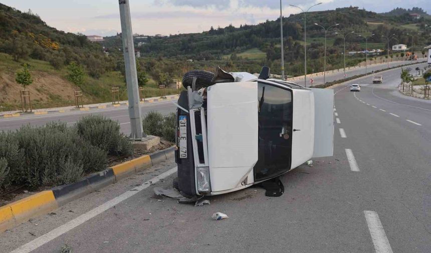 Fiat Tofaş’ın hurdaya döndüğü kazada 4 kişi yaralandı