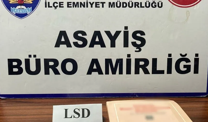 Kütahya'da kitap sayfaları arasında uyuşturucu satan şüpheli tutuklandı
