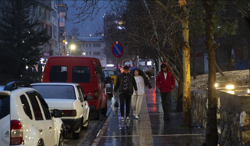 Elazığ ve Tunceli çevreleri için gök gürültülü sağanak uyarısı