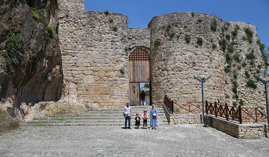 Ordu'daki 2 bin 500 yıllık Ünye Kalesi'ni 14 günde 35 bin kişi ziyaret etti