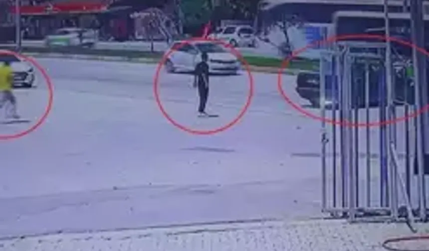 Park ettiği otomobilin el frenini çekmeyi unutan kişi hareket eden aracın altında kaldı