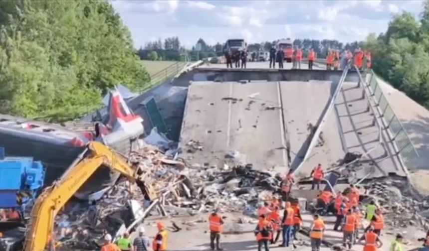 Rusya’da Otoyol Köprüsü Yolcu Treninin Üzerine Çöktü: 7 Ölü, 66 Yaralı