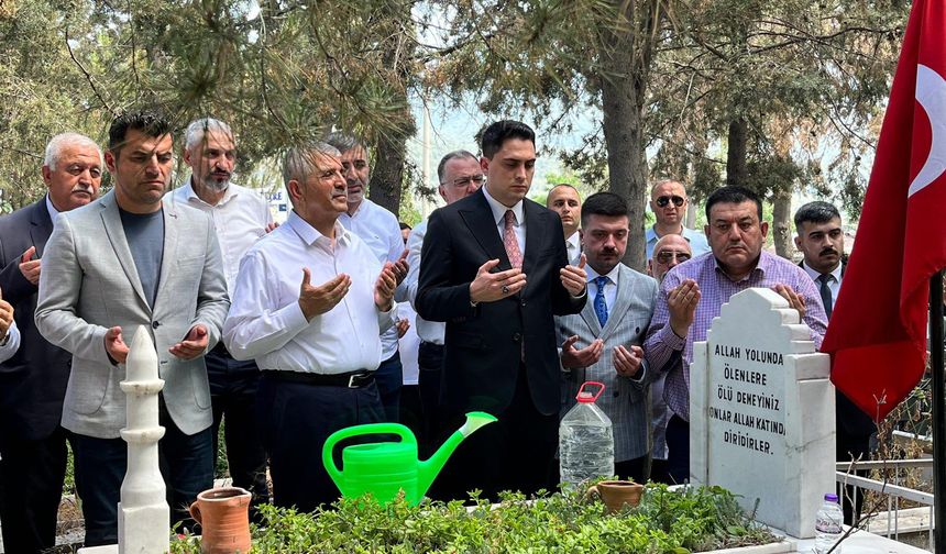 MHP İzmir İl Teşkilatı ve İzmir Ülkü Ocakları’ndan Şehitlere vefa duruşu