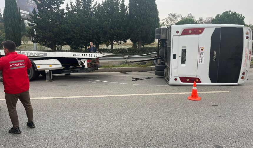 İzmir’de personel servisi devrildi: 5 yaralı