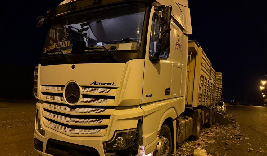 Batman'da tır ile otomobil çarpıştı: 2 yaralı