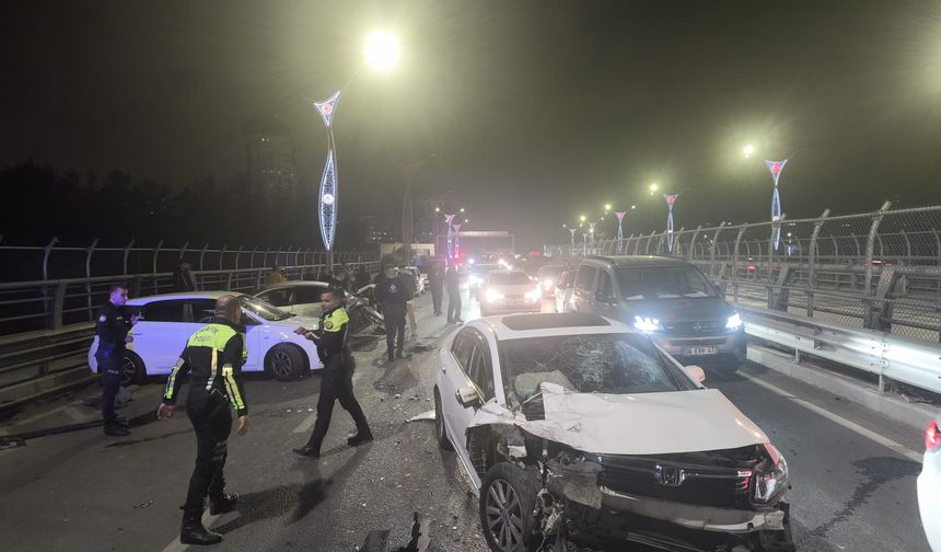 Köprü üzerinde zincirleme kaza: 4 yaralı