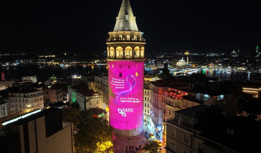 Galata Kulesi meme kanserine dikkati çekmek için pembe renkle aydınlatıldı
