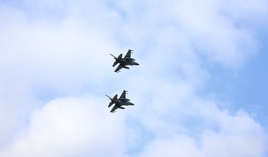 Fethiye'de muharip uçak F-16'ların geçiş provası yapıldı