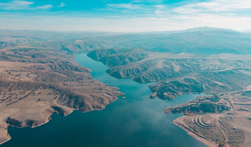 Bozkırın ortasında mest eden mavi