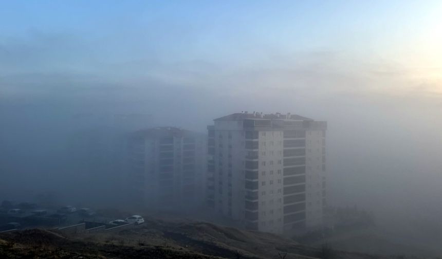 "Kilit kavşak" Kırıkkale'de sis etkili oldu: Görüş mesafesi düştü