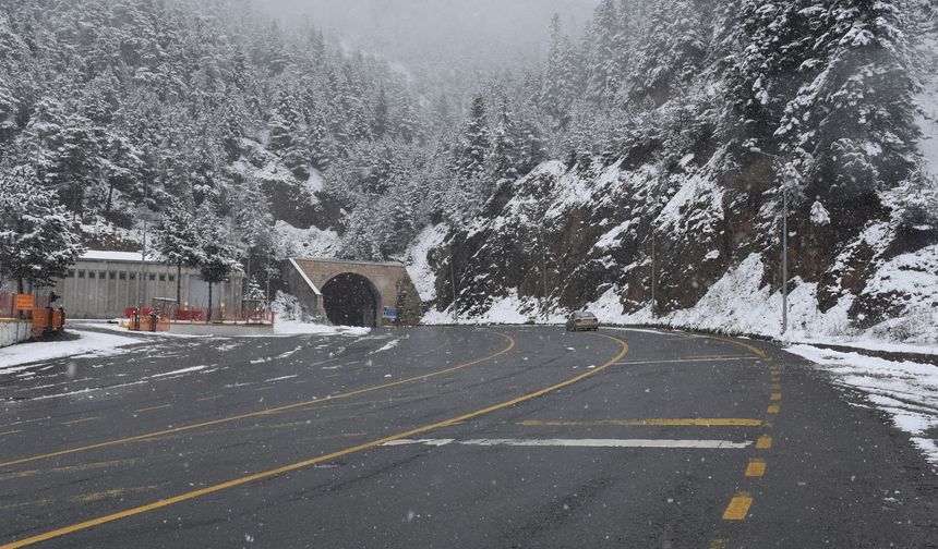 Zigana Dağı beyaza büründü
