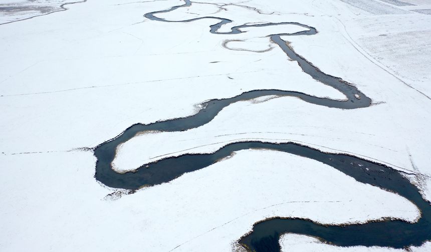 Kışın donmayan ve göz kamaştıran menderesler hayvancılığa katkı sağlıyor
