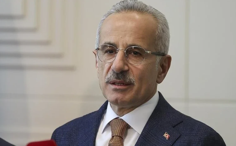 Bakan Uraloğlu Kendi Hatasını İhbar Etti: Otoyolda Ceza Yedi
